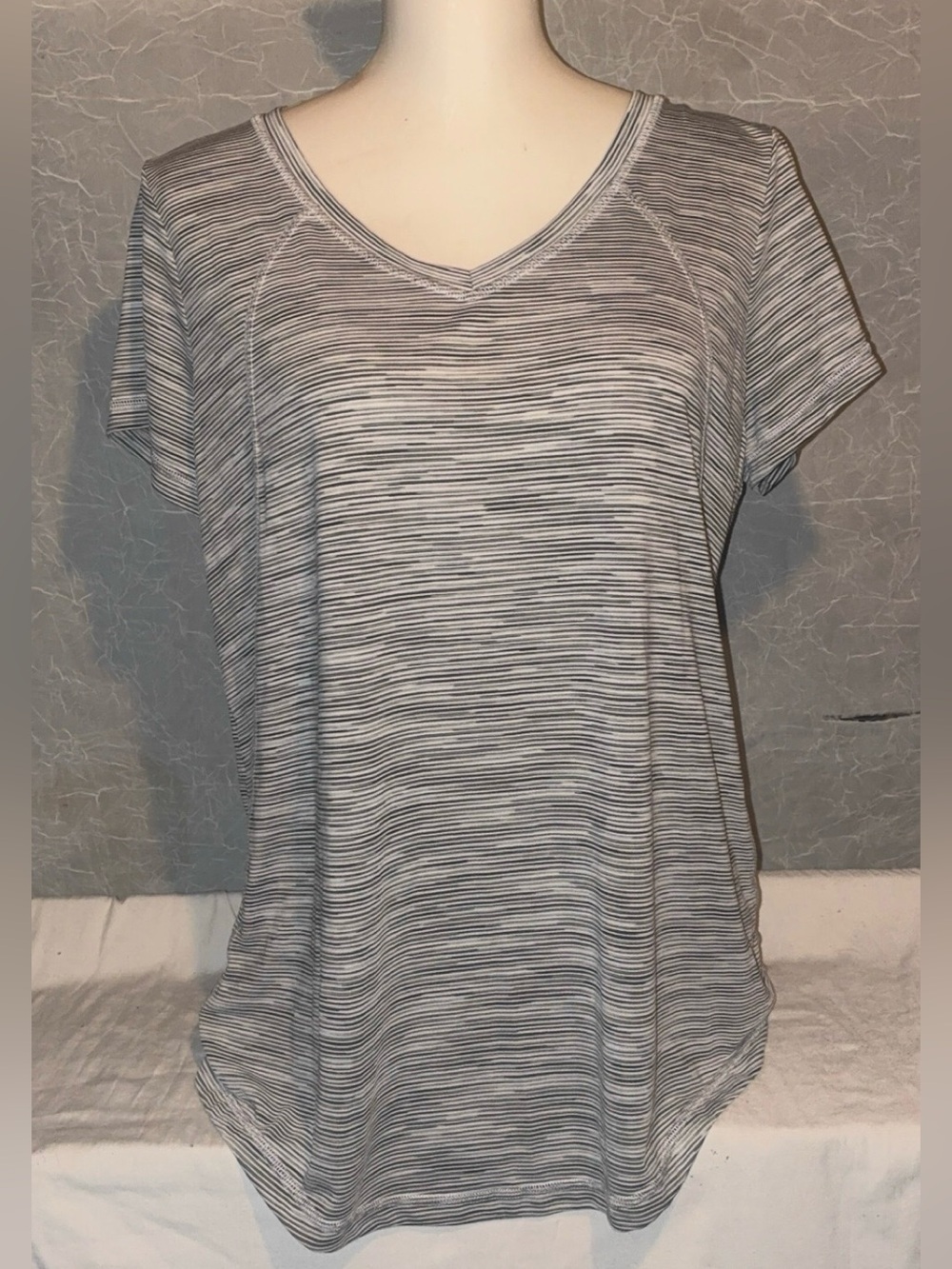 Xersion Activewear Top Womens Large Gray and White Striped Athletic Workout Tee